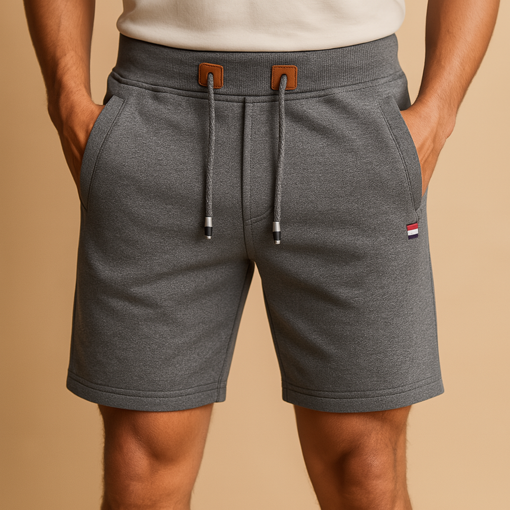 Men’s breathable sporty shorts with multiple pockets and elastic waistband, ideal for travel and outdoor use