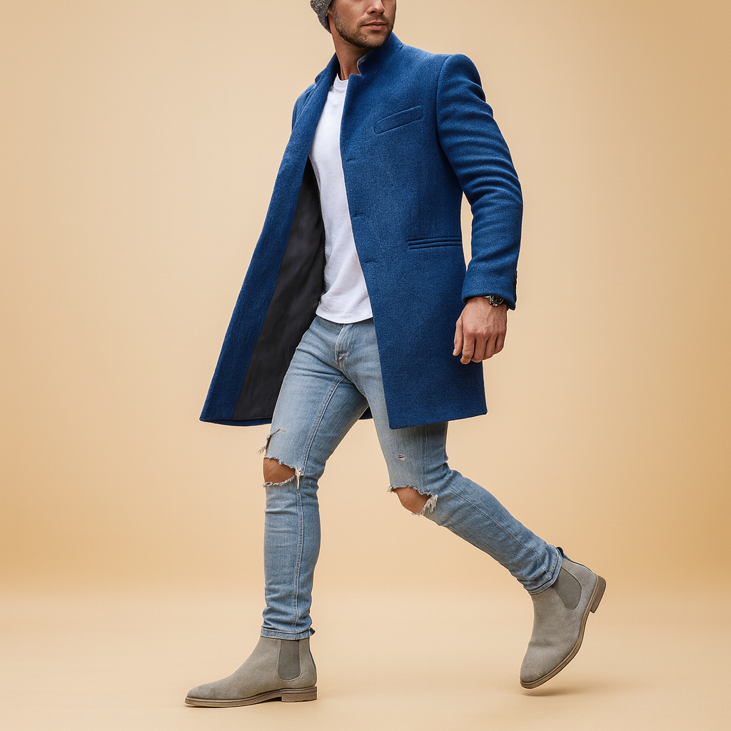 Men’s casual winter coat with a relaxed fit and insulated lining, offering warmth and modern style for everyday wear and leisure during cold days.