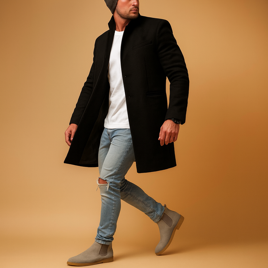 Men’s casual winter coat with a relaxed fit and insulated lining, offering warmth and modern style for everyday wear and leisure during cold days.