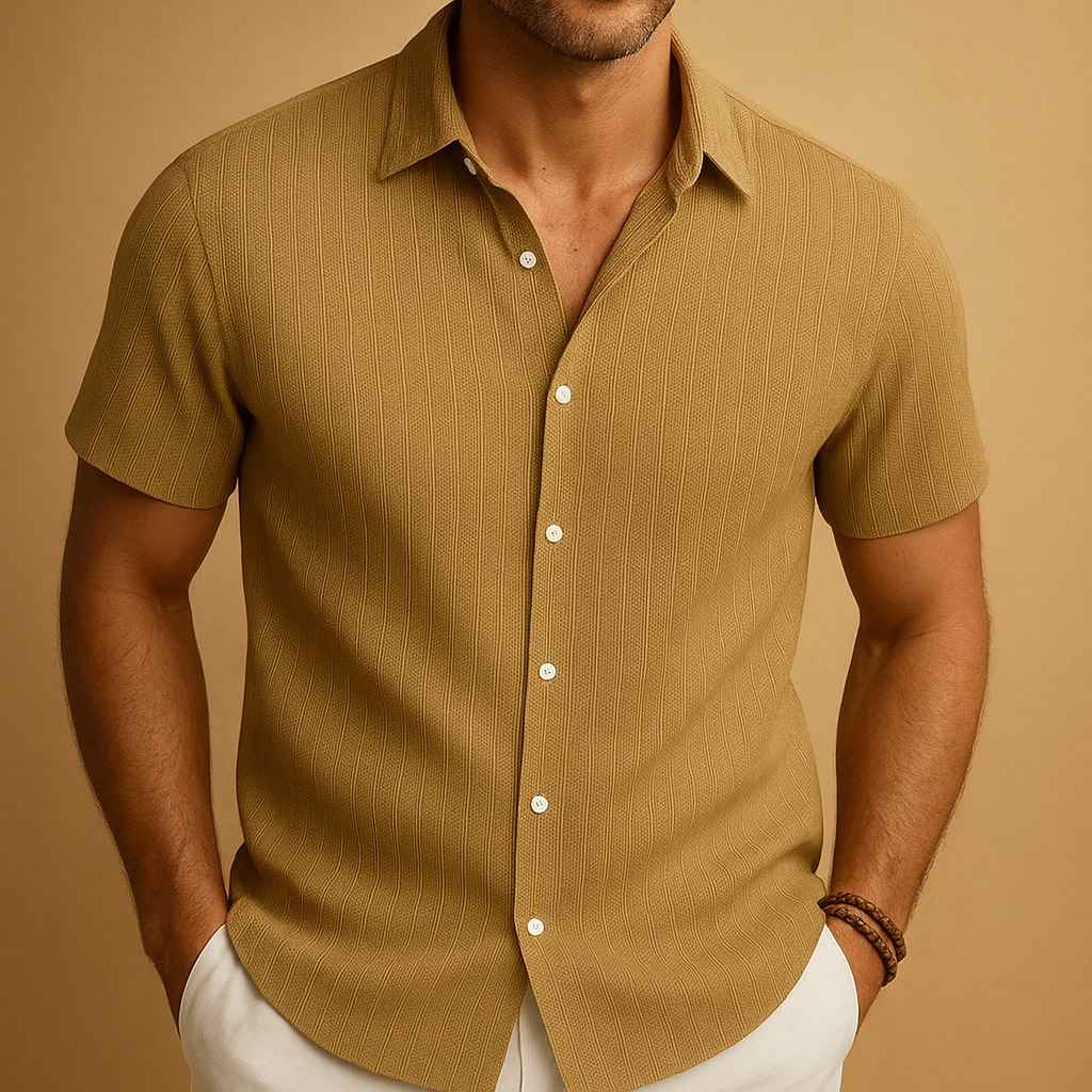 Men’s short-sleeved summer shirt in a solid color with a clean collar, perfect for warm days, casual events, or relaxed office wear.