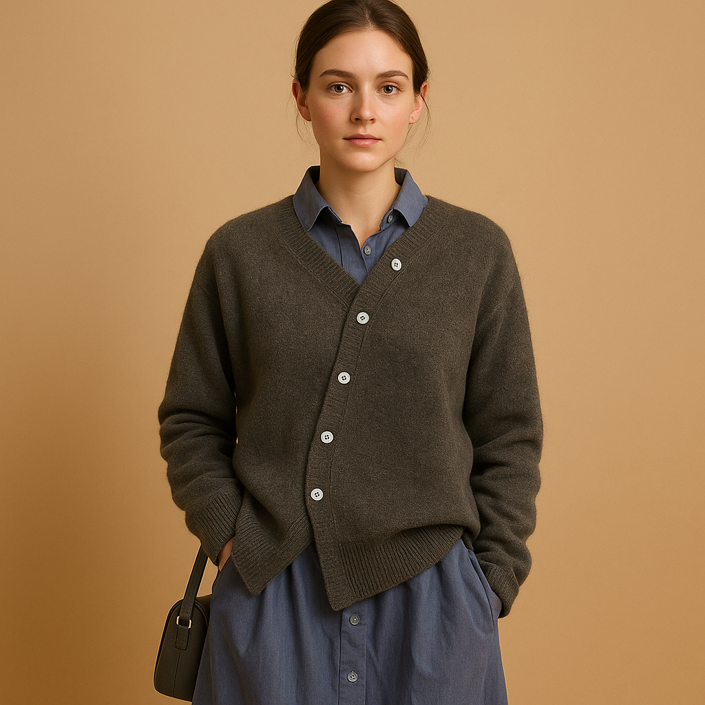 Warm wool-look knit sweater for women in neutral tones, ideal for cozy winter wear and stylish everyday outfits.