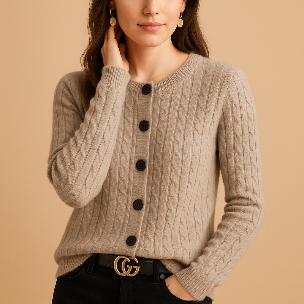 Women's warm wool vest with buttons, perfect for layering in cold seasons with a timeless and elegant look.