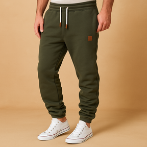 Men’s jogging trousers in a soft cotton blend with adjustable waistband and side pockets, perfect for workouts, casual days, or relaxing at home.