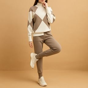 Women’s lounge set with comfortable sweatshirt and joggers in beige, red, blue, and black, ideal for relaxing at home or casual outings