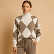 Women’s lounge set with comfortable sweatshirt and joggers in beige, red, blue, and black, ideal for relaxing at home or casual outings