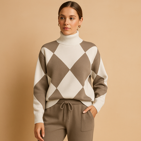 Women’s lounge set with comfortable sweatshirt and joggers in beige, red, blue, and black, ideal for relaxing at home or casual outings