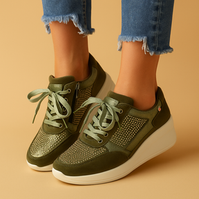 Women’s wide fit casual shoes with supportive insole and extra toe room in black, beige, and light grey, ideal for daily wear.