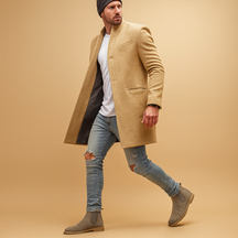 Men’s casual winter coat with a relaxed fit and insulated lining, offering warmth and modern style for everyday wear and leisure during cold days.