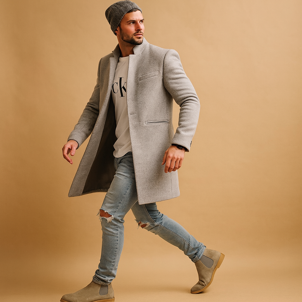 Men’s casual winter coat with a relaxed fit and insulated lining, offering warmth and modern style for everyday wear and leisure during cold days.