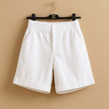 Women’s classic breathable summer shorts in airy fabric, ideal for beach outings, city walks, and warm vacation days.