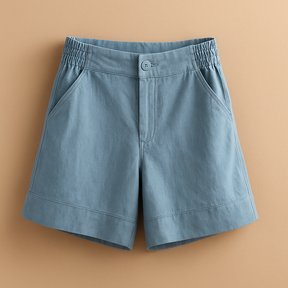Women’s classic breathable summer shorts in airy fabric, ideal for beach outings, city walks, and warm vacation days.