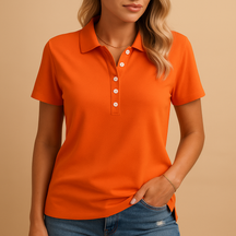 Elegant fitted polo shirt for women in refined colours, with a modern twist on a classic design, perfect for everyday or professional use.