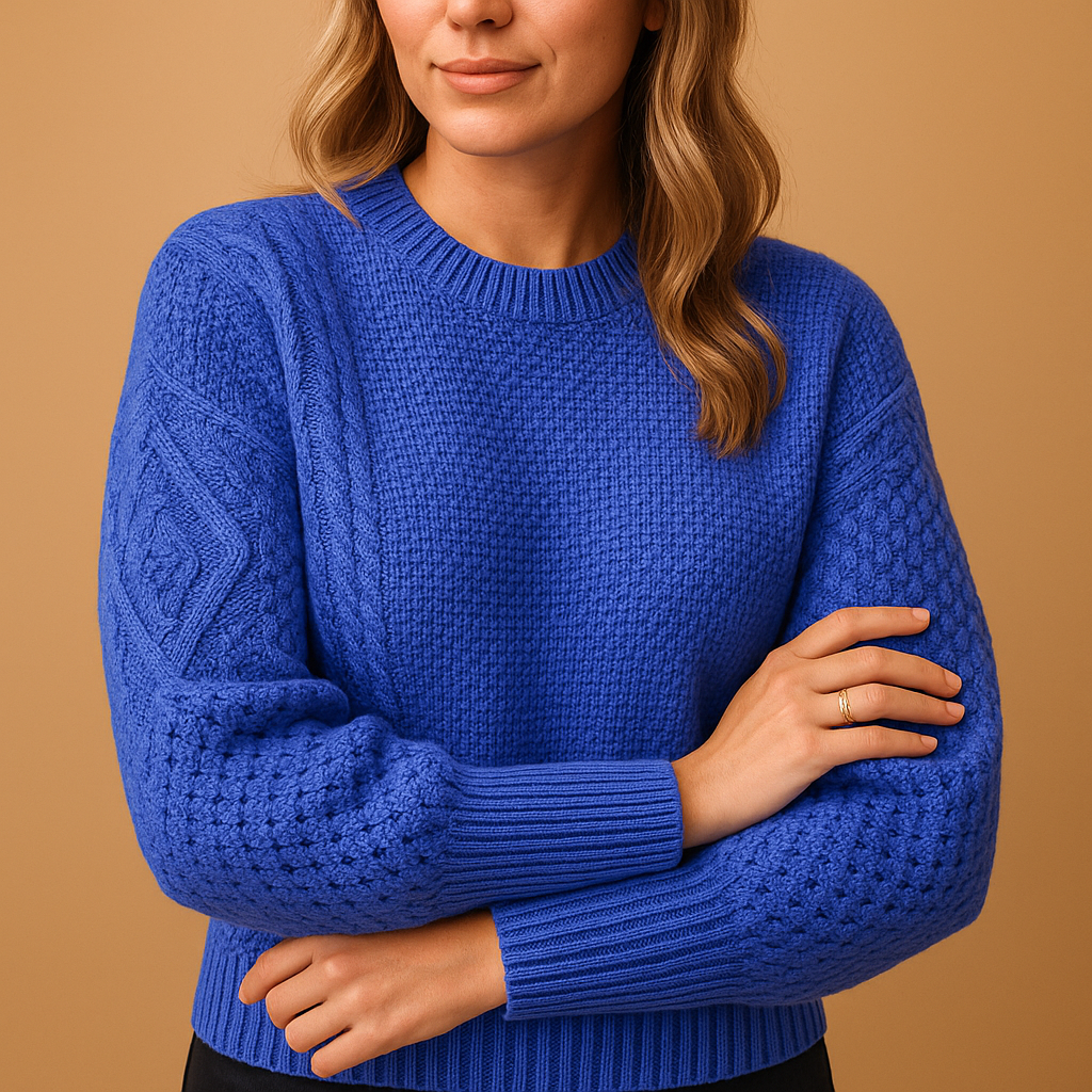 Women’s elegant knit sweater with long sleeves, ideal for stylish warmth during cold days or casual evenings.