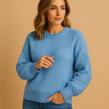 Women’s elegant knit sweater with long sleeves, ideal for stylish warmth during cold days or casual evenings.
