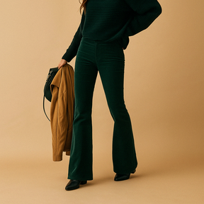 Women’s flared corduroy pants with ribbed texture and flattering fit, ideal for retro-inspired casual and semi-formal outfits.