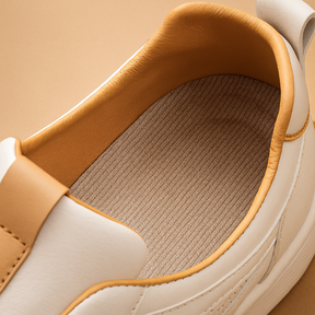 Men’s lightweight sneakers with cushioned insole, flexible support, and sporty minimalist design, perfect for daily wear and leisure.