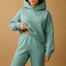 Women’s oversized loungewear set with relaxed-fit hoodie and joggers, ideal for home, leisure, and everyday comfort.