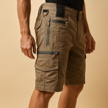 Men’s short cargo shorts with relaxed fit and multiple pockets, ideal for casual wear, travel, and outdoor activities across all seasons
