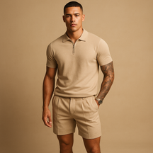 Men’s streetwear set with matching shirt and shorts in breathable fabric, ideal for casual city outings or relaxed days at home