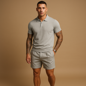 Men’s streetwear set with matching shirt and shorts in breathable fabric, ideal for casual city outings or relaxed days at home