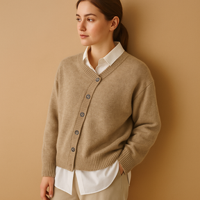 Warm wool-look knit sweater for women in neutral tones, ideal for cozy winter wear and stylish everyday outfits.