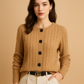Women's warm wool vest with buttons, perfect for layering in cold seasons with a timeless and elegant look.